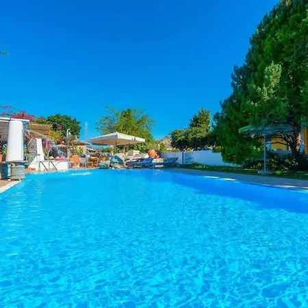 Hermes Hotel *